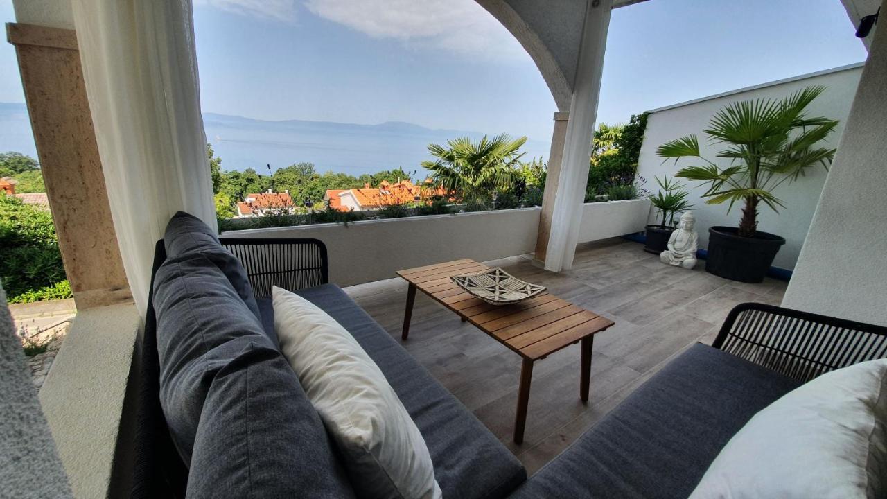 Divine View Apartma Njivice Exterior photo
